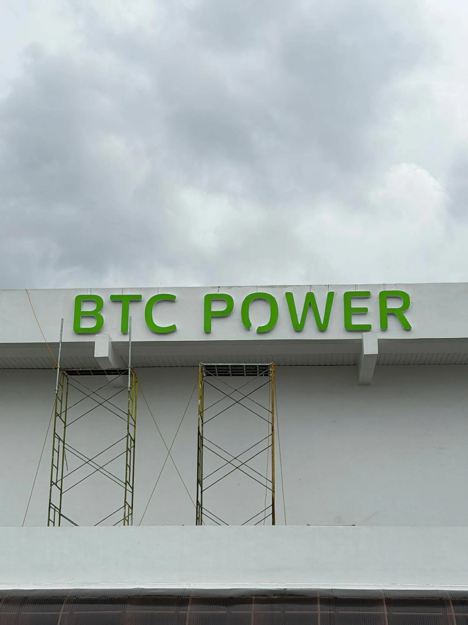 MCAV crew installing a BTC Power lighted sign