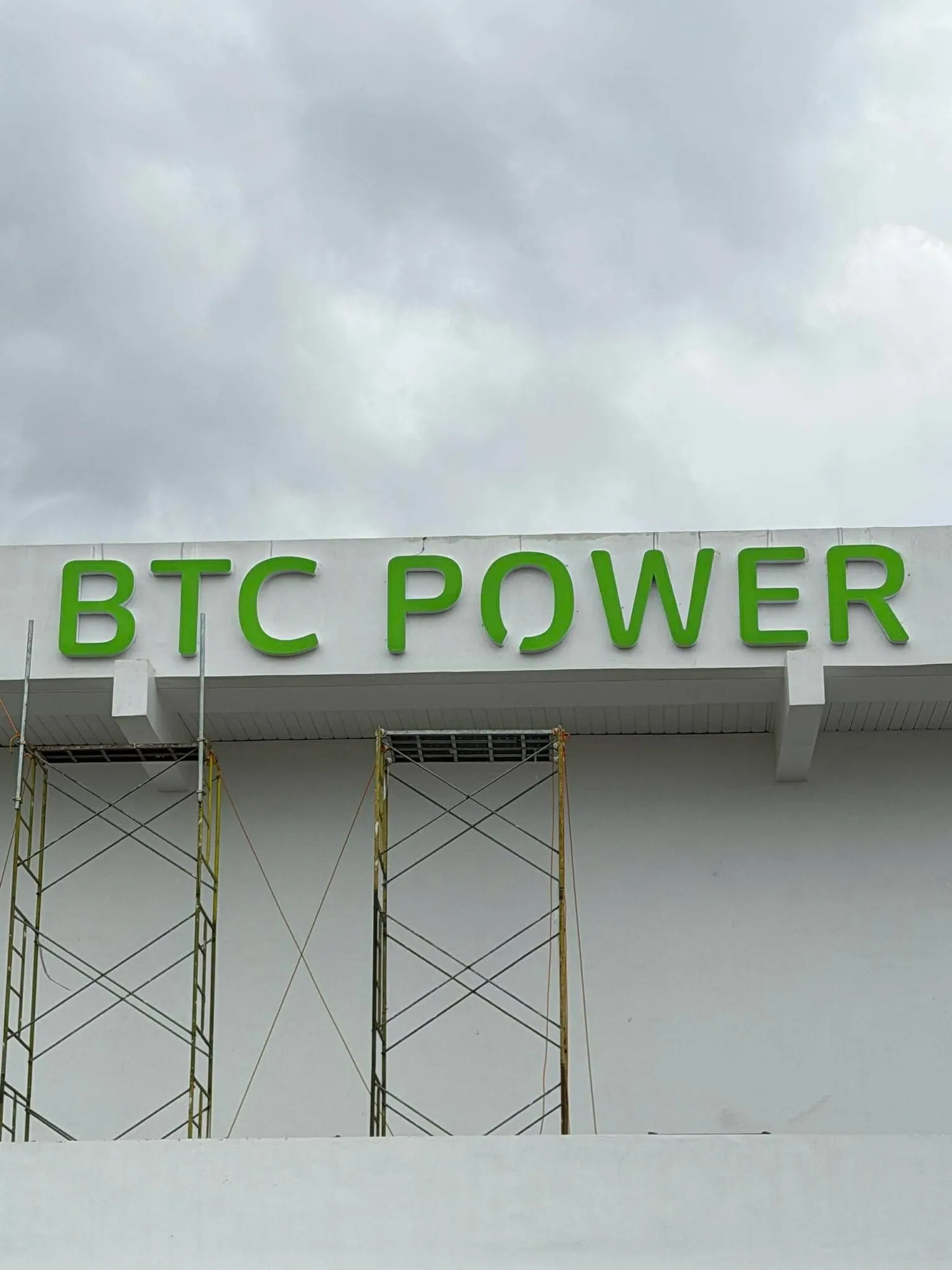 MCAV crew installing a BTC Power lighted sign