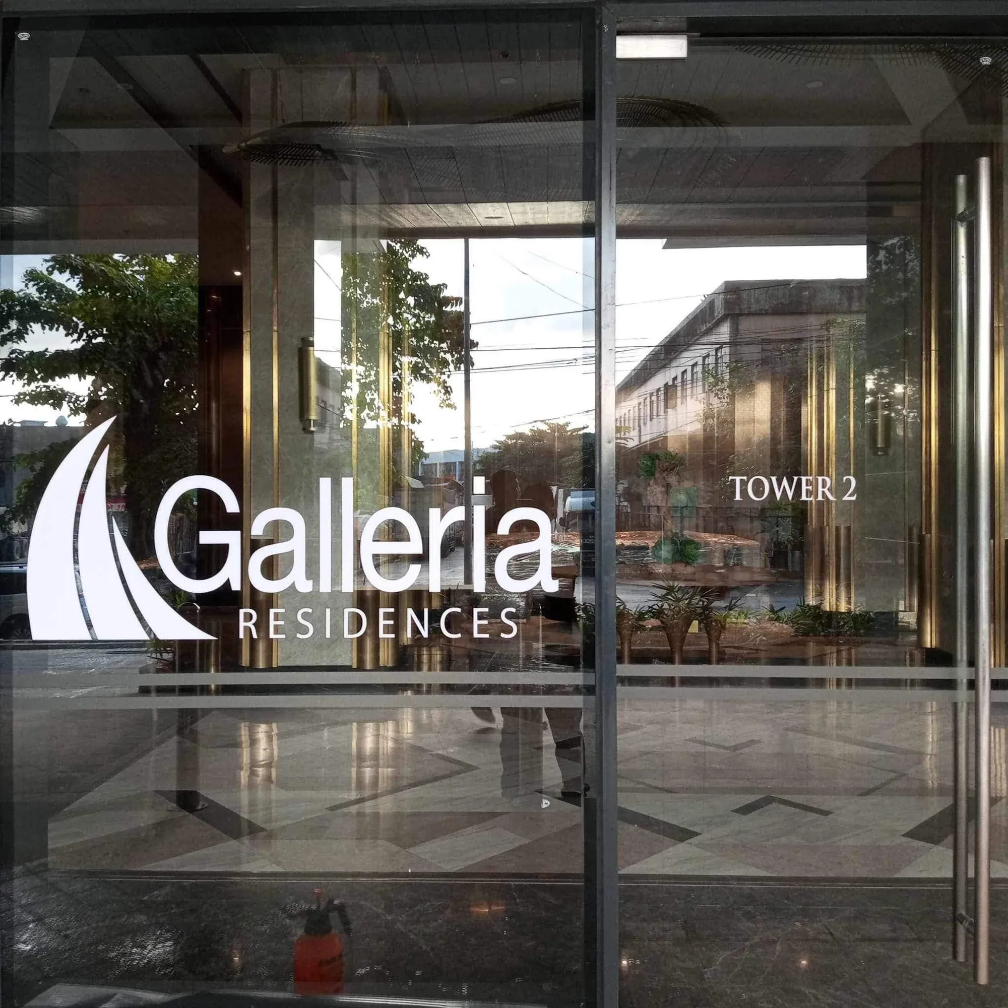 Galleria Residences vinyl graphics, printed and installed by MCAV