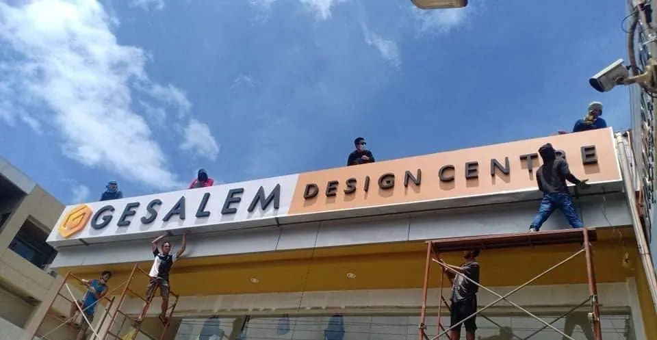 MCAV crew installing a Gesalem Design Centre lighted sign