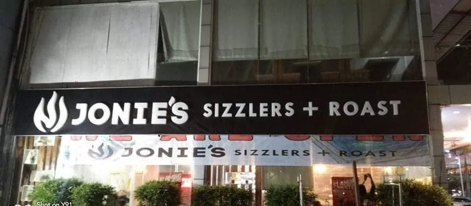 Jonie's Sizzlers + Roast sign, printed and installed by MCAV
