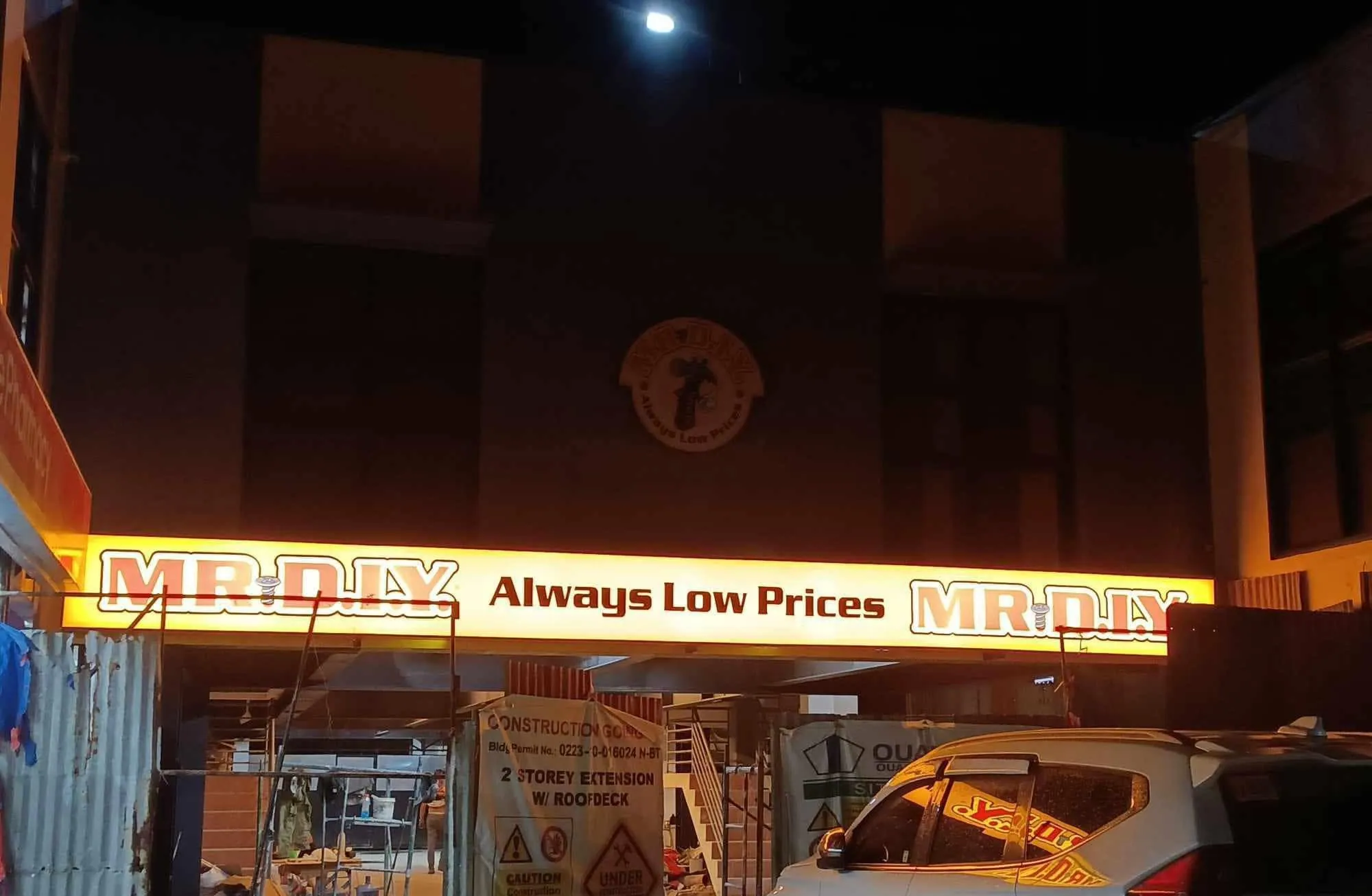 Mr. D.I.Y. lighted sign, printed and installed by MCAV