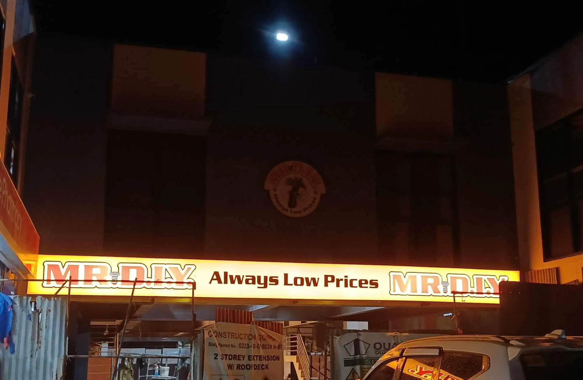 Mr. D.I.Y. lighted sign, printed and installed by MCAV