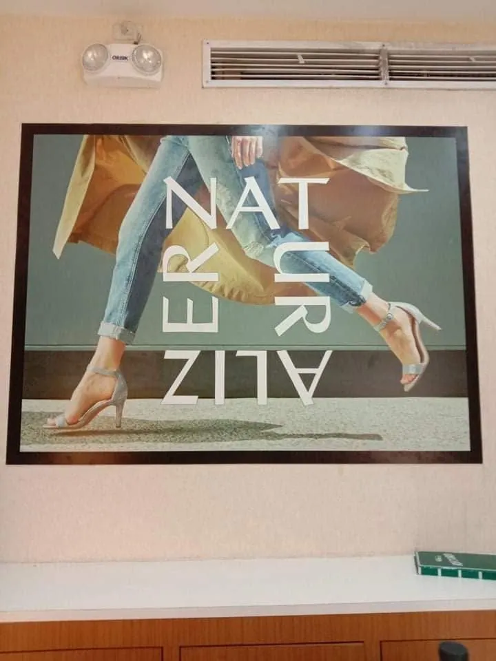 Naturalizer sintra board display, printed and installed by MCAV
